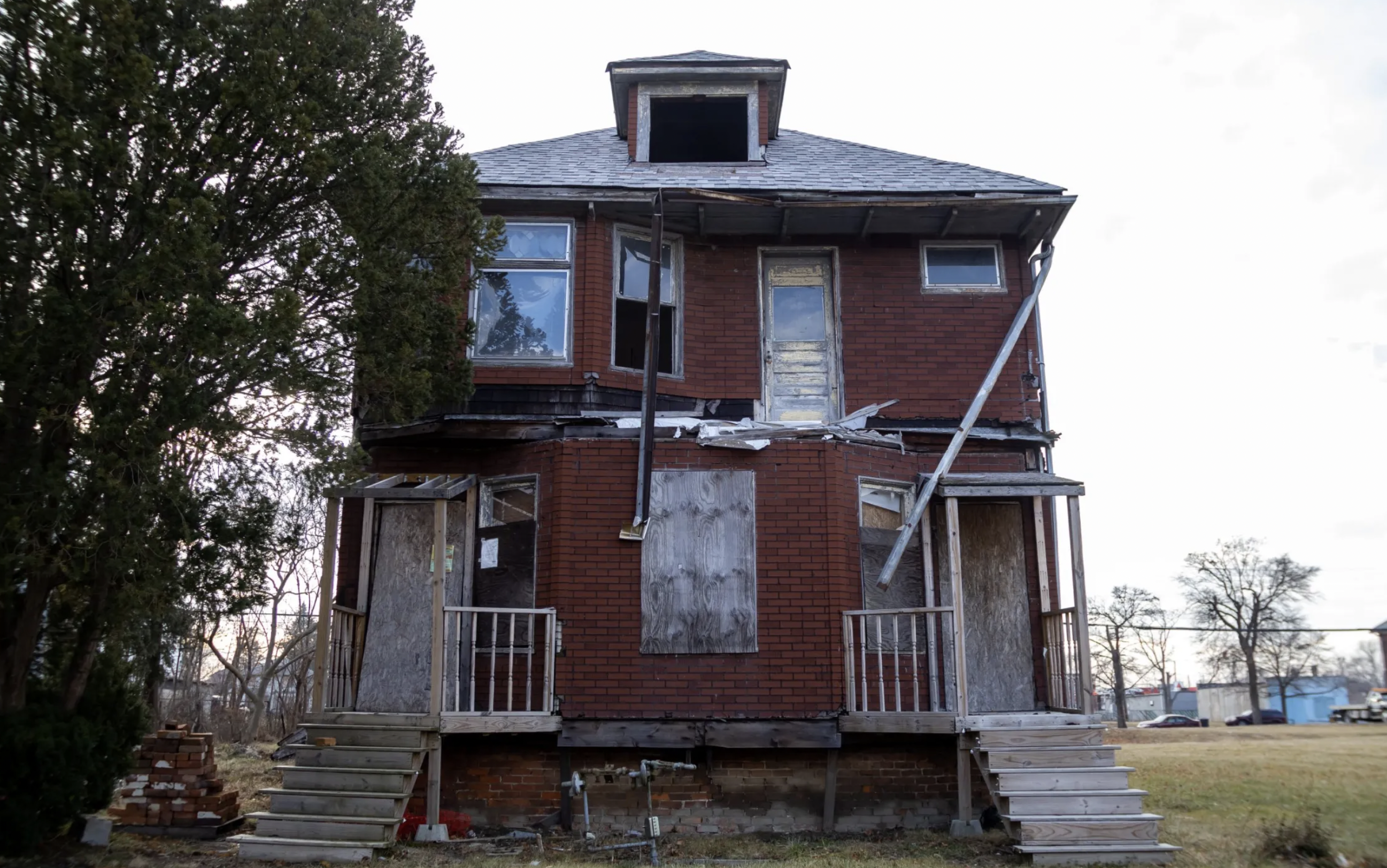 DIY Dad Buys a Derelict Fixer-Upper, Restores the Forgotten 1920s General  Store He Finds Inside It